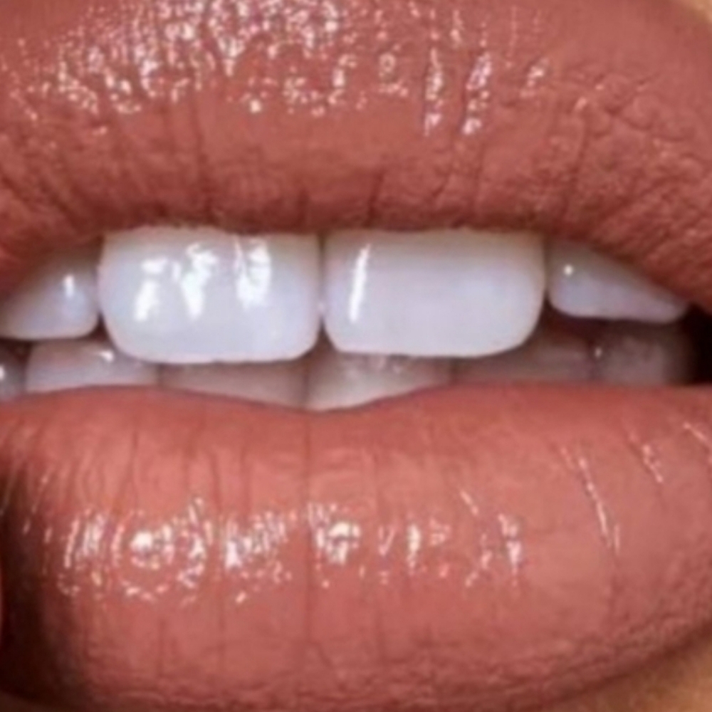 MAC Cosmetics Lookin Like Wealth Special Edition Lipstick - Picture 7 of 8